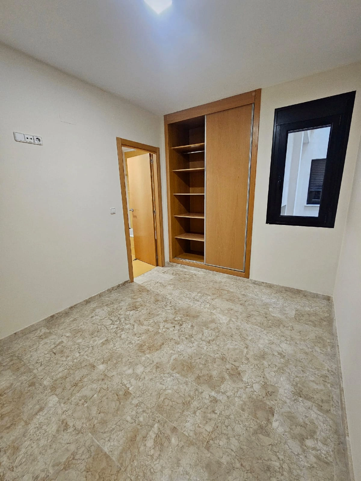 AMPLIO APARTAMENTO  SITUADO EN CALPE