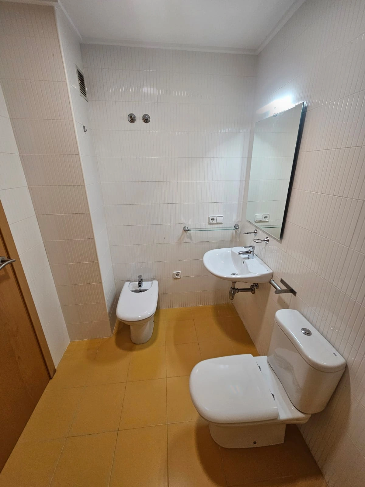 AMPLIO APARTAMENTO  SITUADO EN CALPE