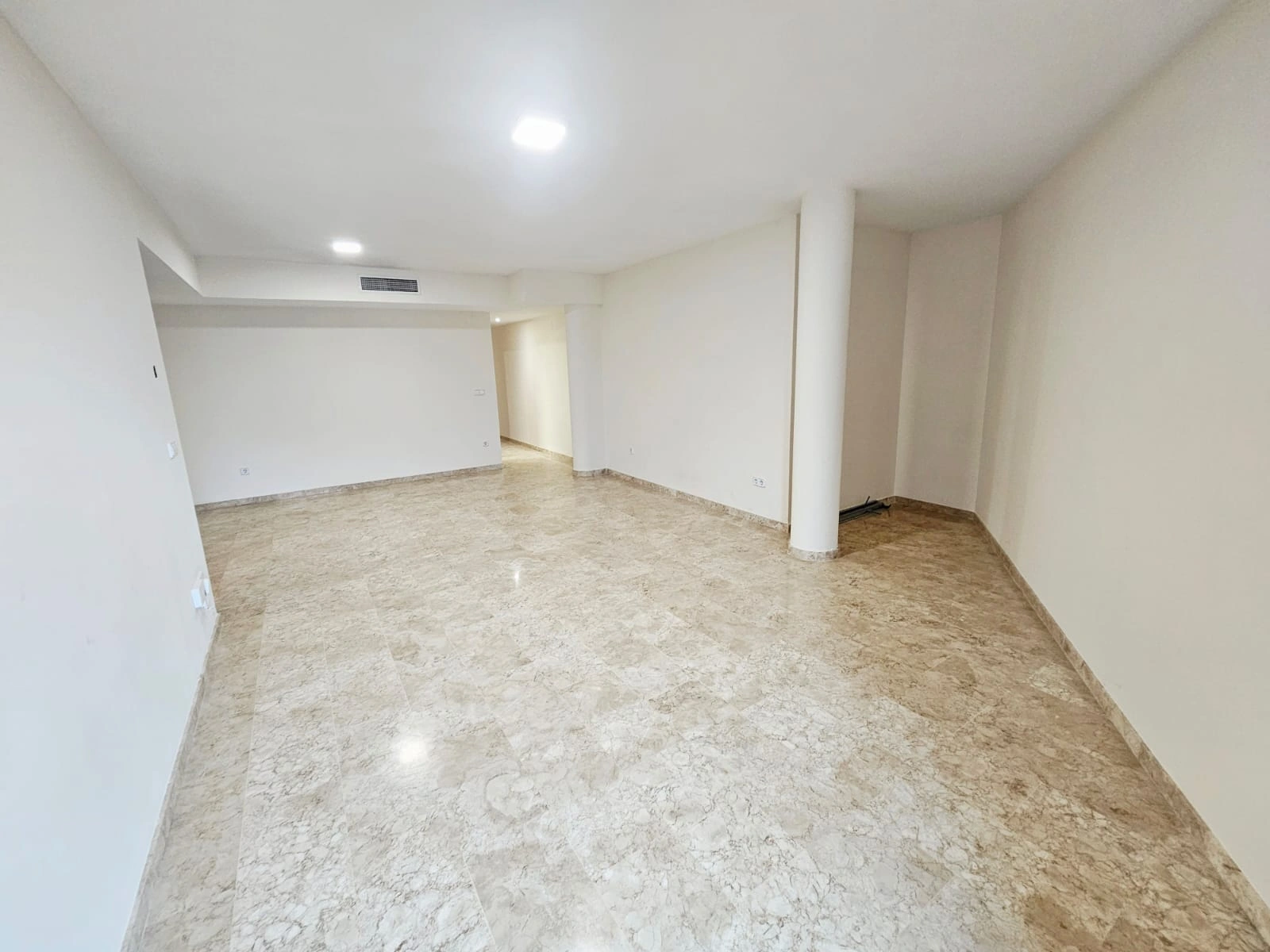 AMPLIO APARTAMENTO  SITUADO EN CALPE