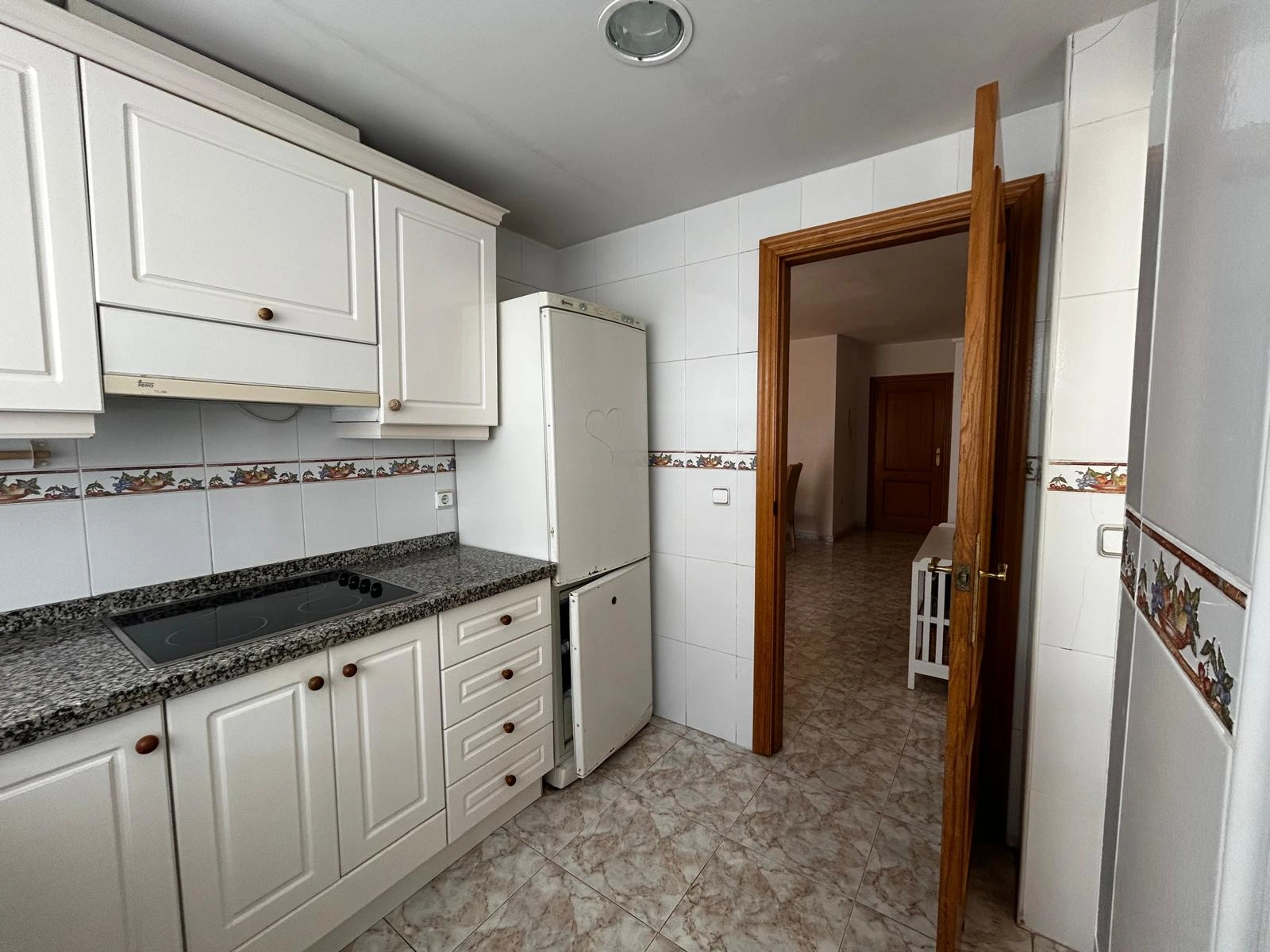 Appartement à vendre en plein centre de Calpe avec solarium, piscine. Parking et débarras en option.