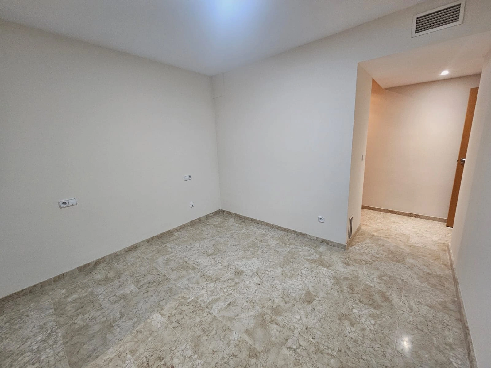 AMPLIO APARTAMENTO  SITUADO EN CALPE