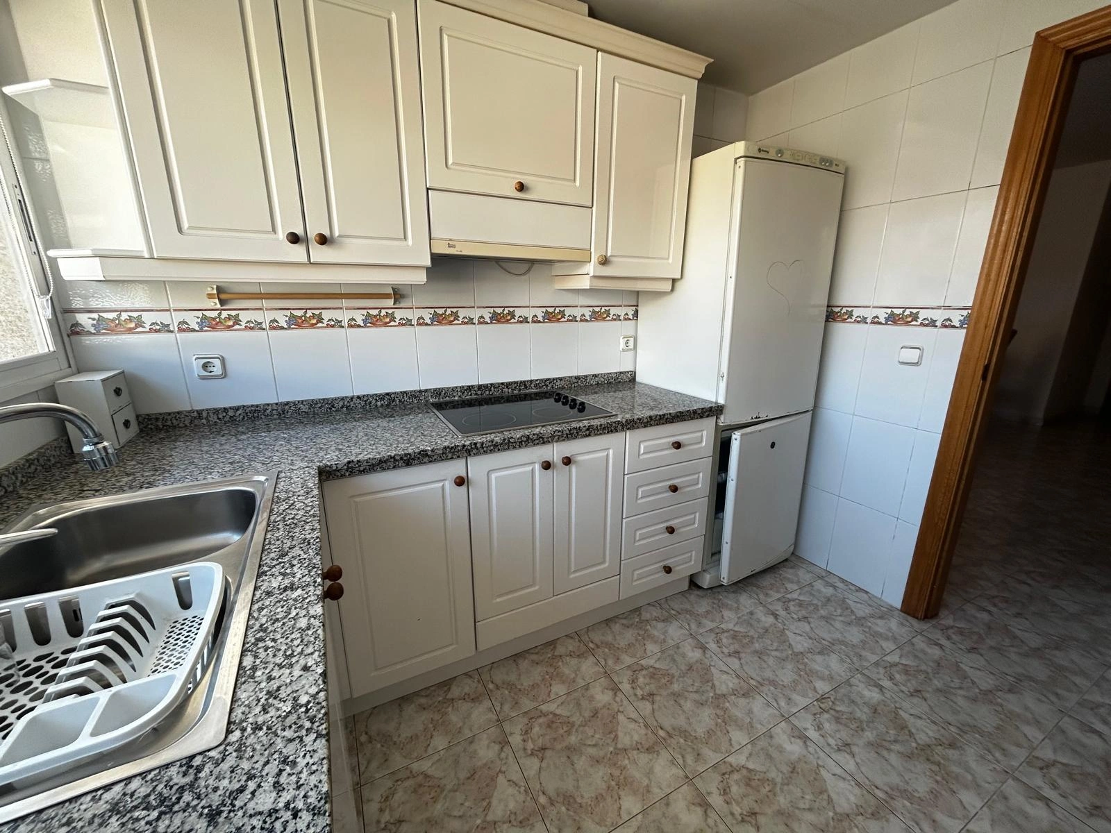 Appartement à vendre en plein centre de Calpe avec solarium, piscine. Parking et débarras en option.
