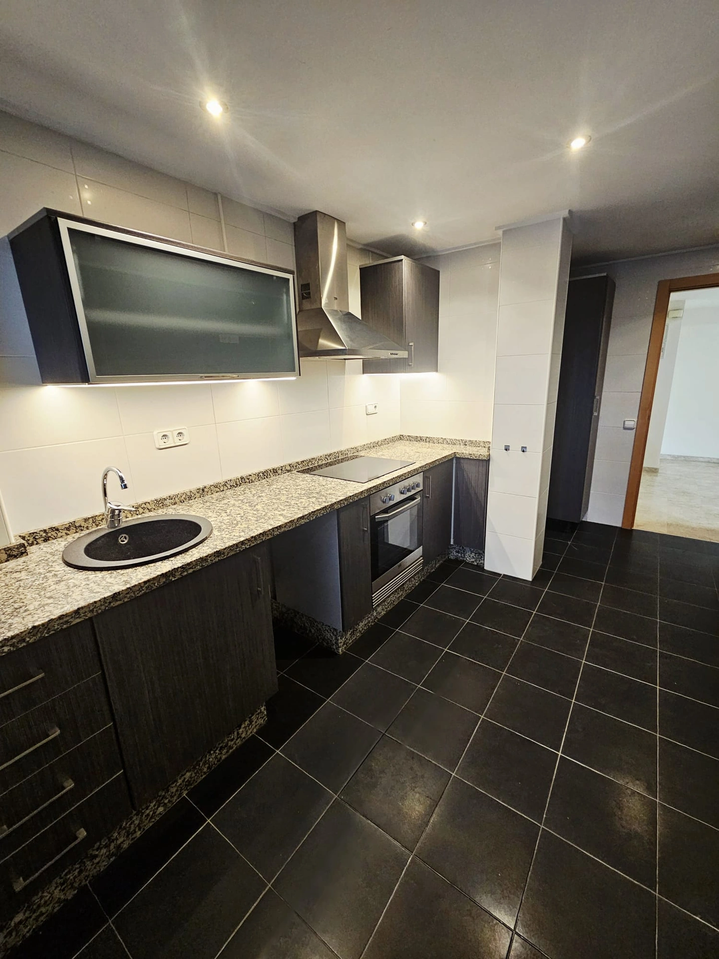 AMPLIO APARTAMENTO  SITUADO EN CALPE