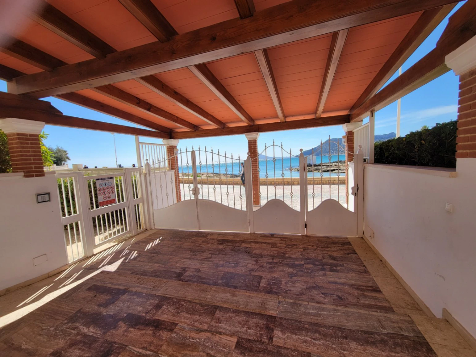 Apartamento en primera linea de playa con acceso directo a la playa.