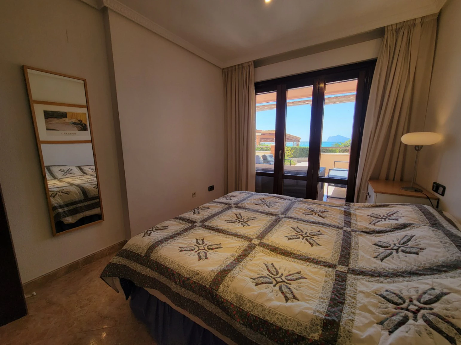 Apartamento en primera linea de playa con acceso directo a la playa.
