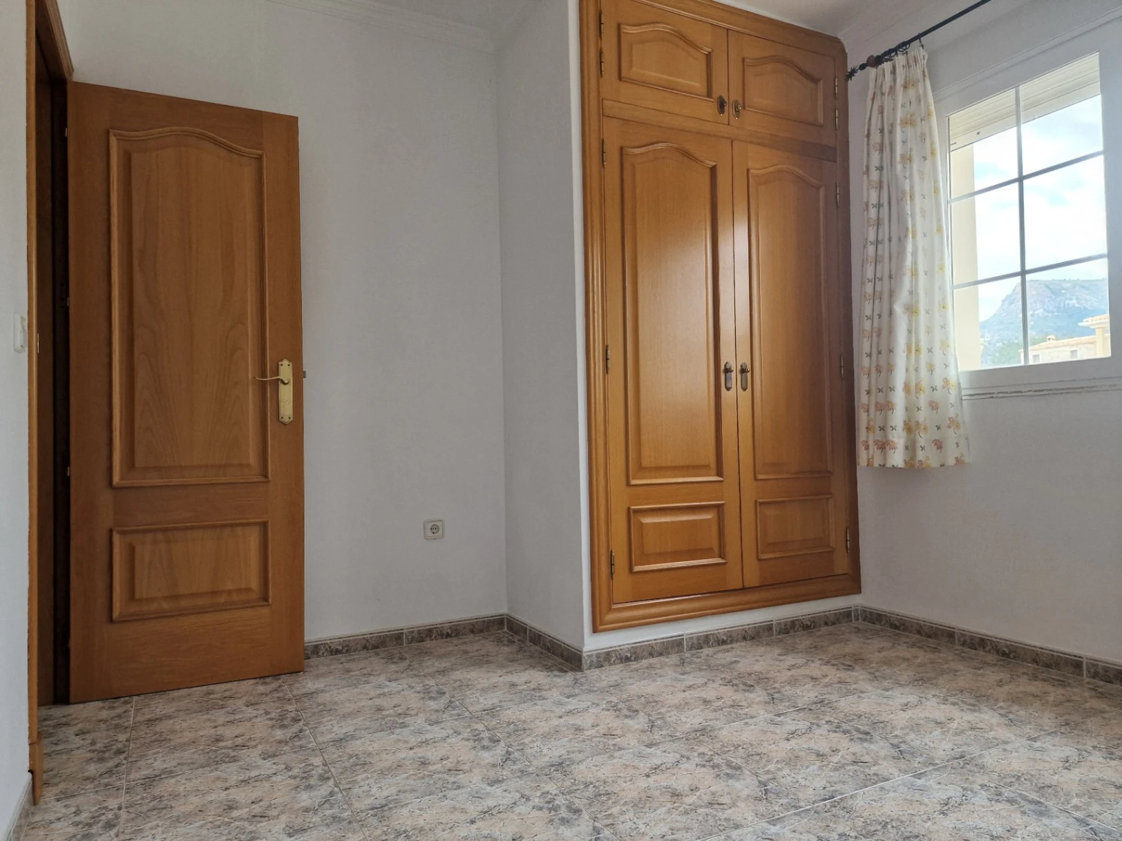 Chalet en venta de 5 habitaciones en Calpe, Alicante