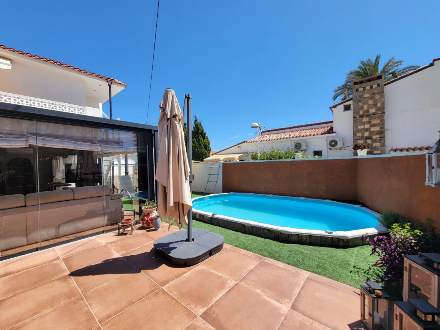 VILLA COMPUESTA POR 2 APARTAMENTOS SEPARADOS EN MUY BUENA UBICACION
