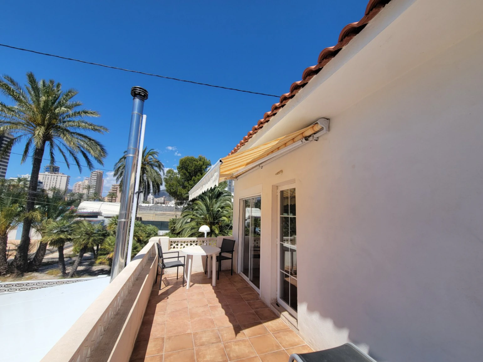 VILLA COMPUESTA POR 2 APARTAMENTOS SEPARADOS EN MUY BUENA UBICACION