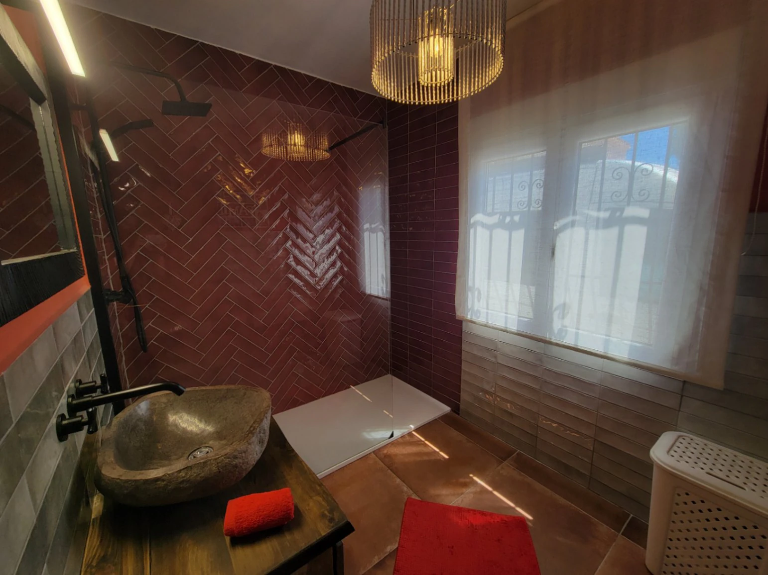 VILLA COMPUESTA POR 2 APARTAMENTOS SEPARADOS EN MUY BUENA UBICACION