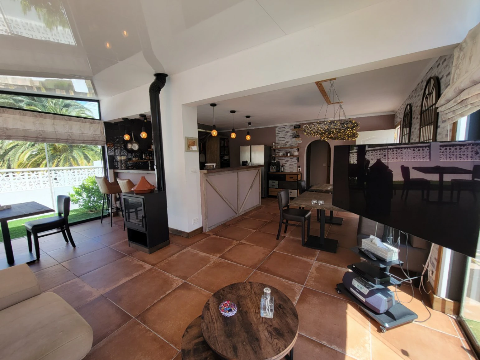 VILLA COMPUESTA POR 2 APARTAMENTOS SEPARADOS EN MUY BUENA UBICACION