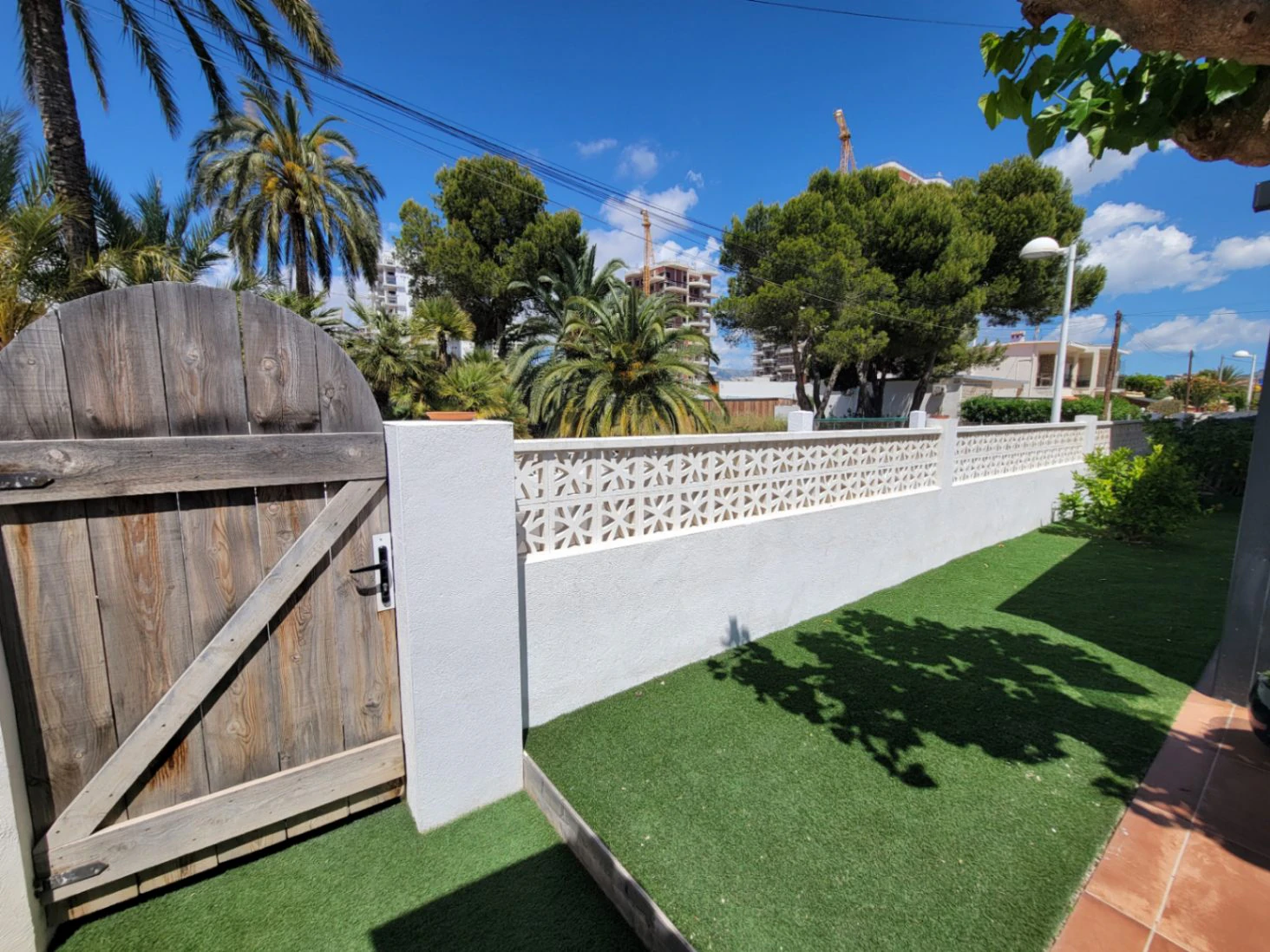VILLA COMPUESTA POR 2 APARTAMENTOS SEPARADOS EN MUY BUENA UBICACION