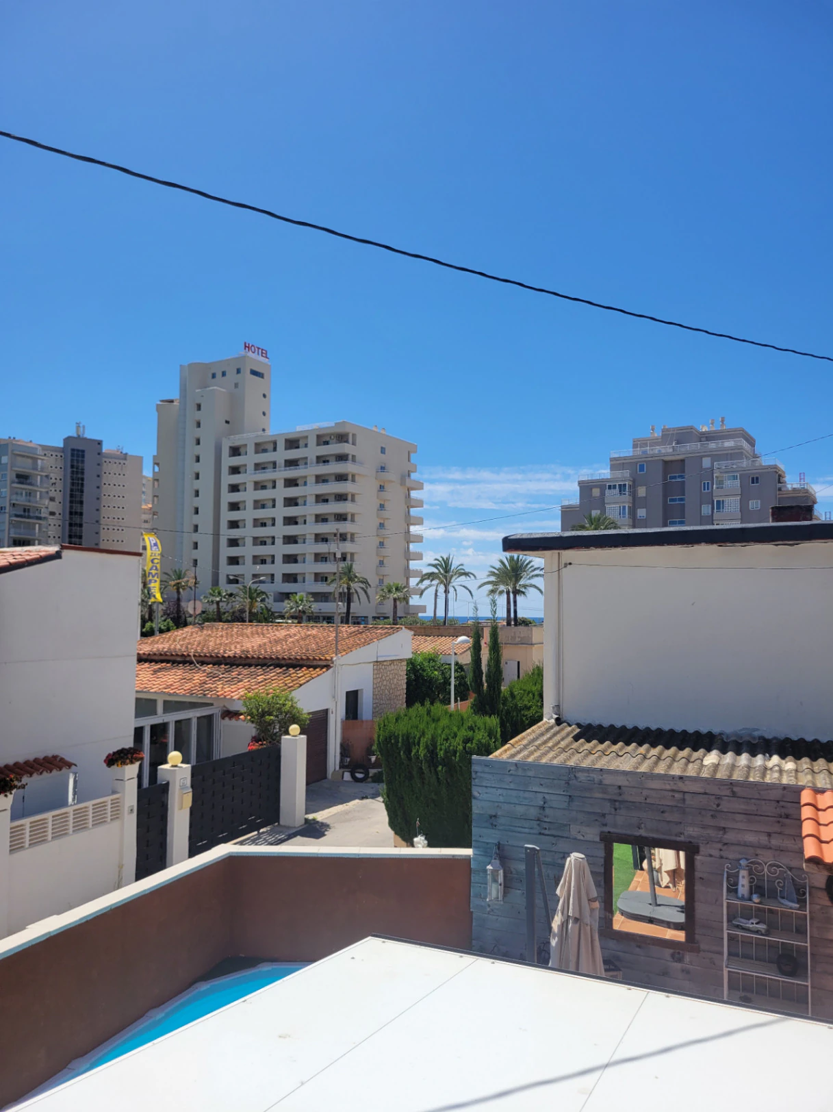 VILLA COMPUESTA POR 2 APARTAMENTOS SEPARADOS EN MUY BUENA UBICACION