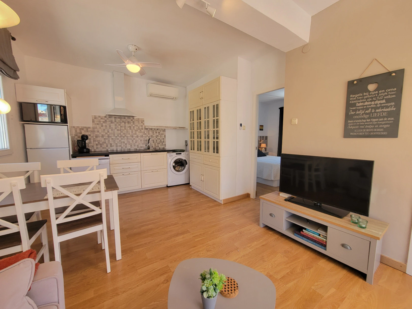 VILLA COMPUESTA POR 2 APARTAMENTOS SEPARADOS EN MUY BUENA UBICACION