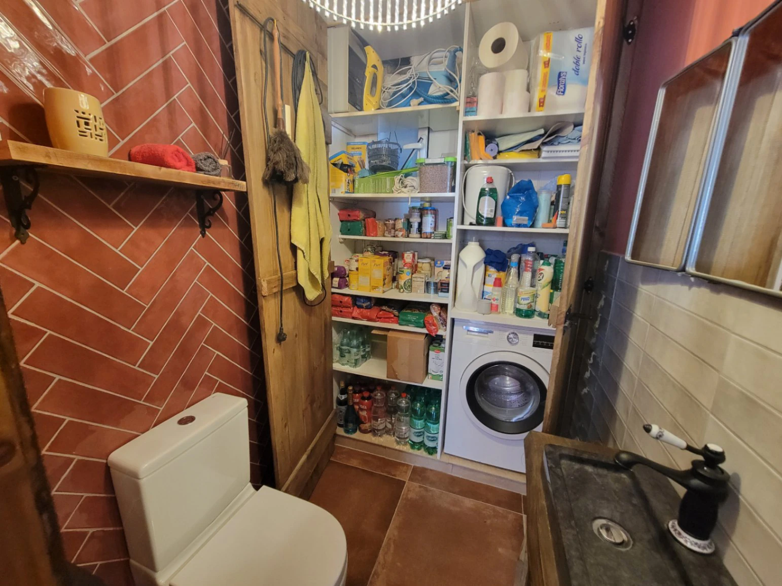 VILLA COMPUESTA POR 2 APARTAMENTOS SEPARADOS EN MUY BUENA UBICACION