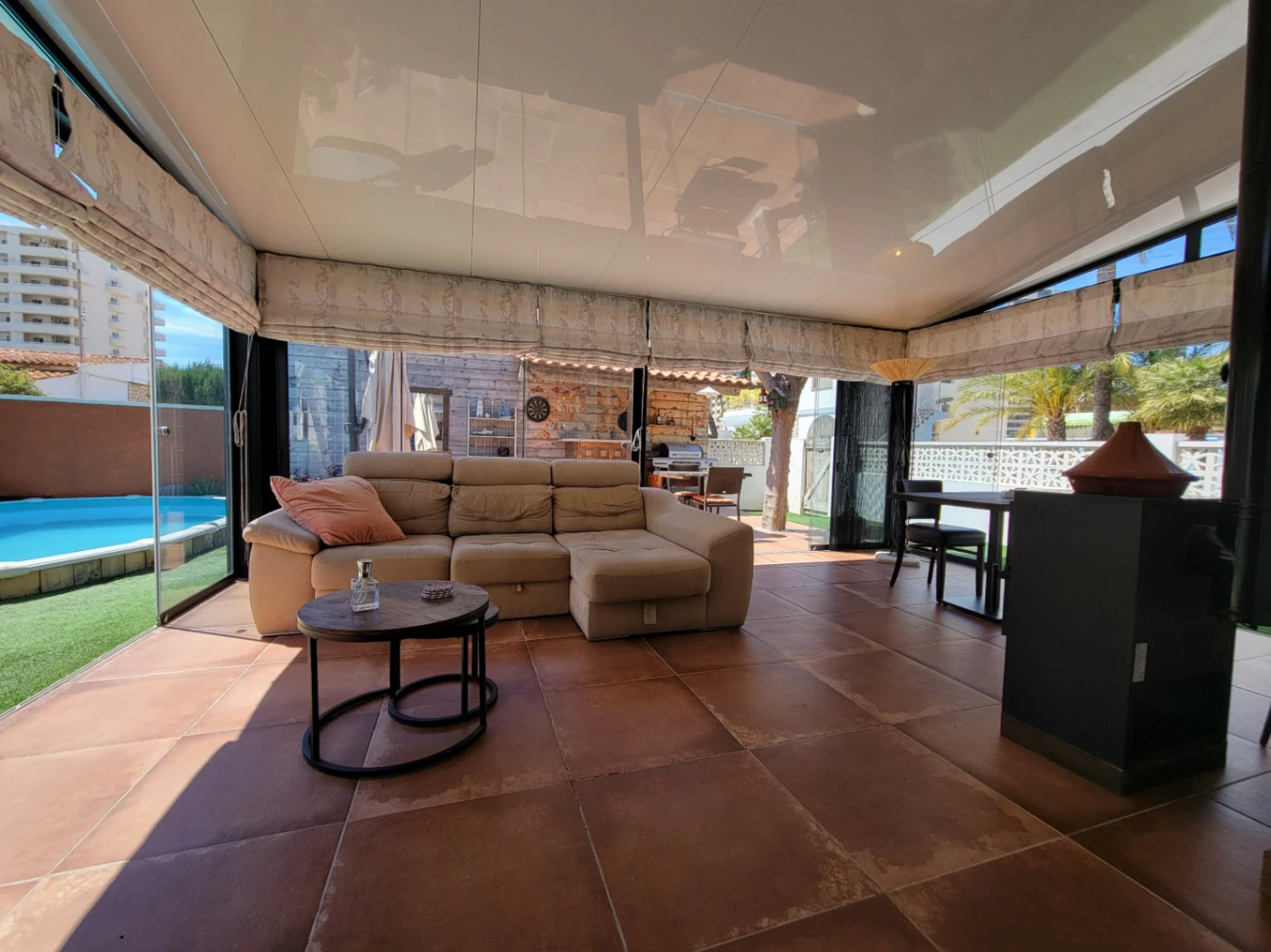 VILLA COMPUESTA POR 2 APARTAMENTOS SEPARADOS EN MUY BUENA UBICACION