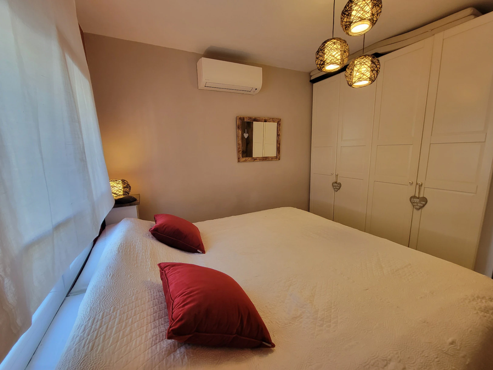 VILLA COMPUESTA POR 2 APARTAMENTOS SEPARADOS EN MUY BUENA UBICACION