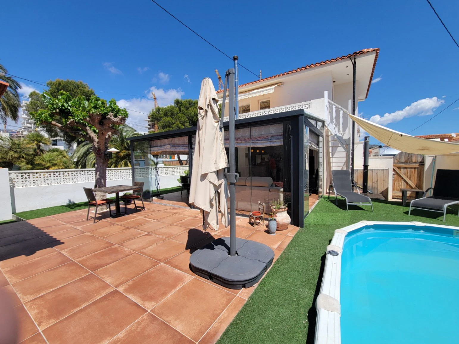 VILLA COMPUESTA POR 2 APARTAMENTOS SEPARADOS EN MUY BUENA UBICACION - 4