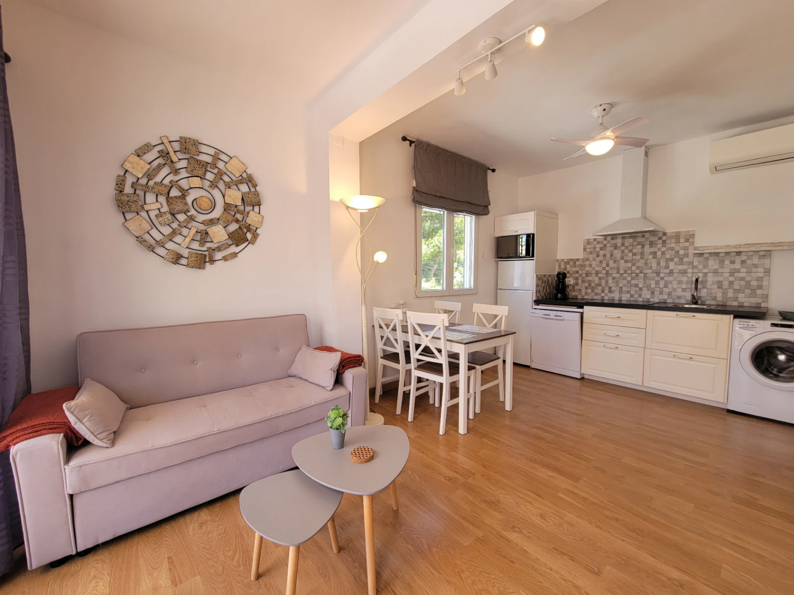 VILLA COMPUESTA POR 2 APARTAMENTOS SEPARADOS EN MUY BUENA UBICACION