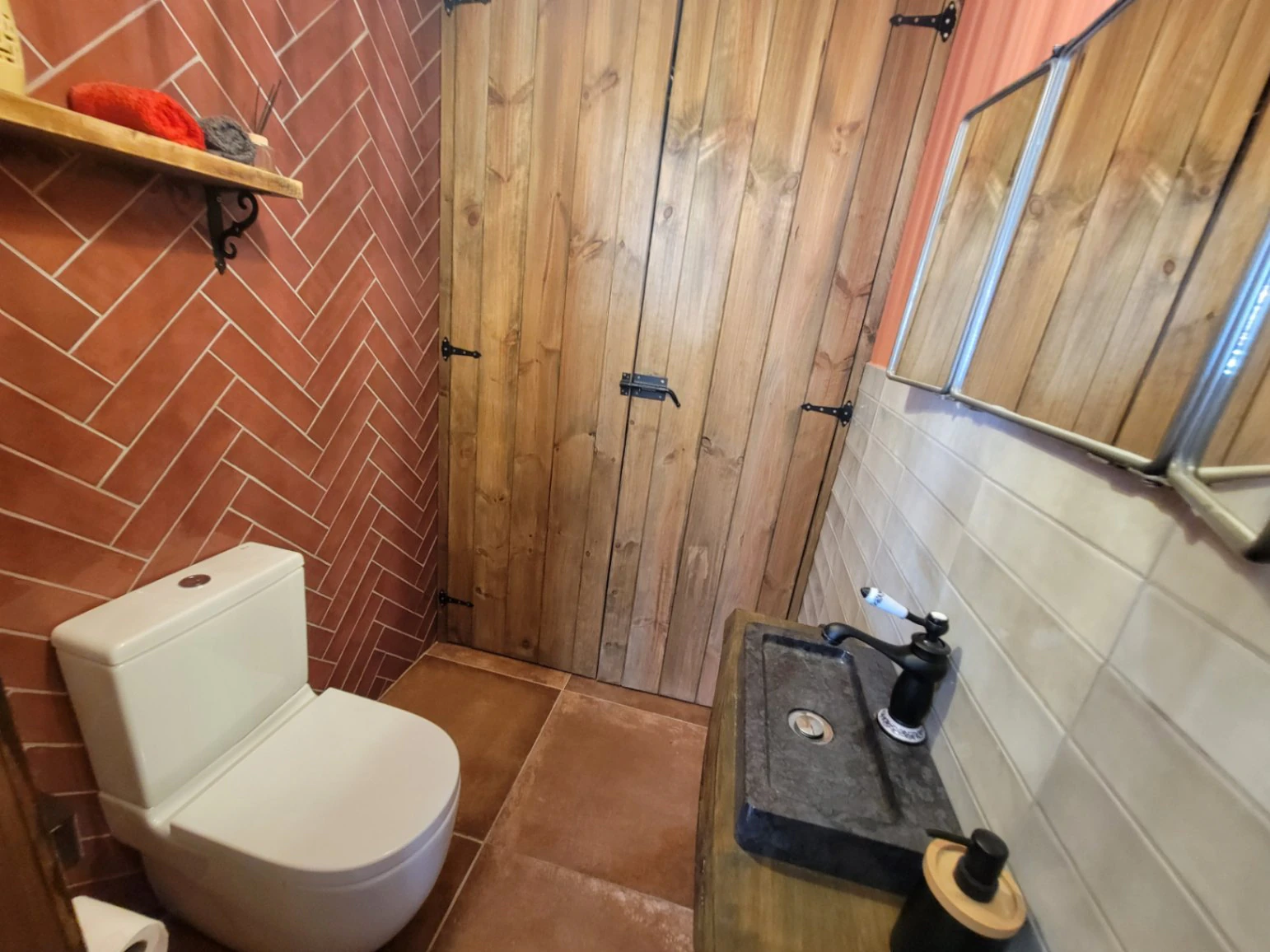 VILLA COMPUESTA POR 2 APARTAMENTOS SEPARADOS EN MUY BUENA UBICACION