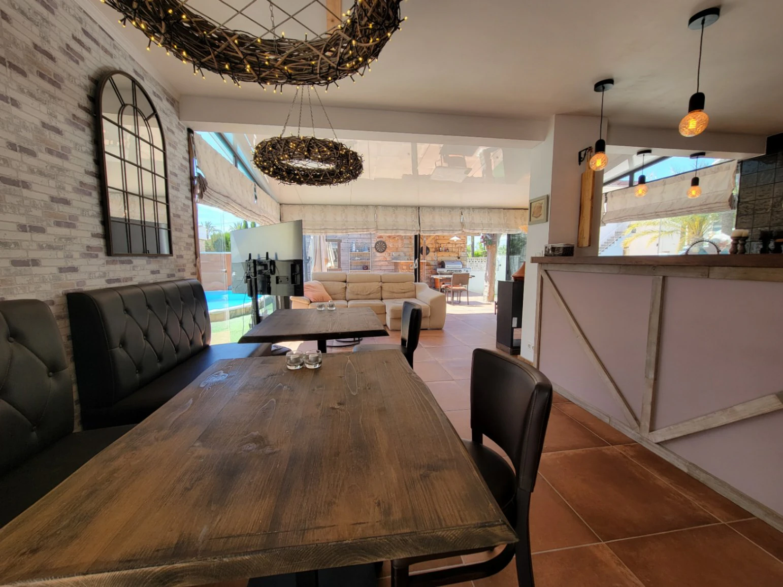 VILLA COMPUESTA POR 2 APARTAMENTOS SEPARADOS EN MUY BUENA UBICACION