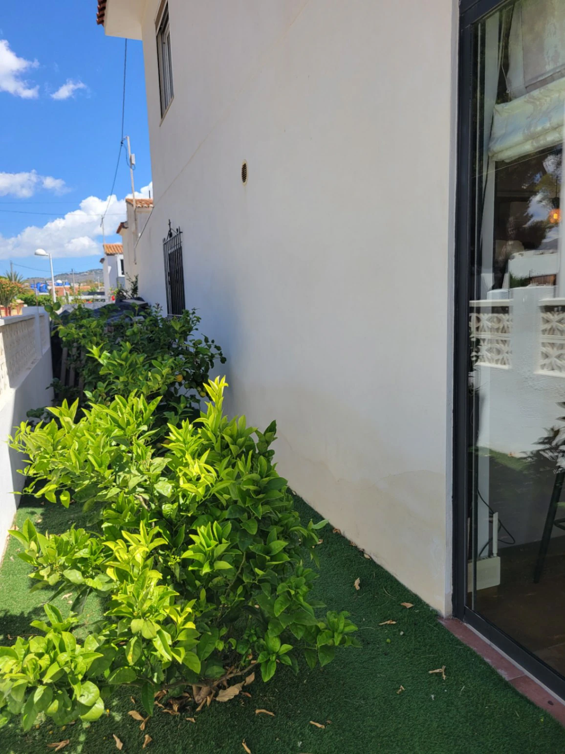 VILLA COMPUESTA POR 2 APARTAMENTOS SEPARADOS EN MUY BUENA UBICACION