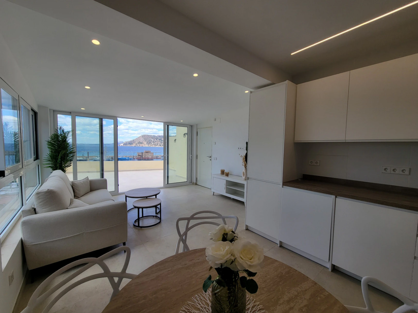 PRECIOSO ATICO EN PRIMERA LINEA EN CALPE