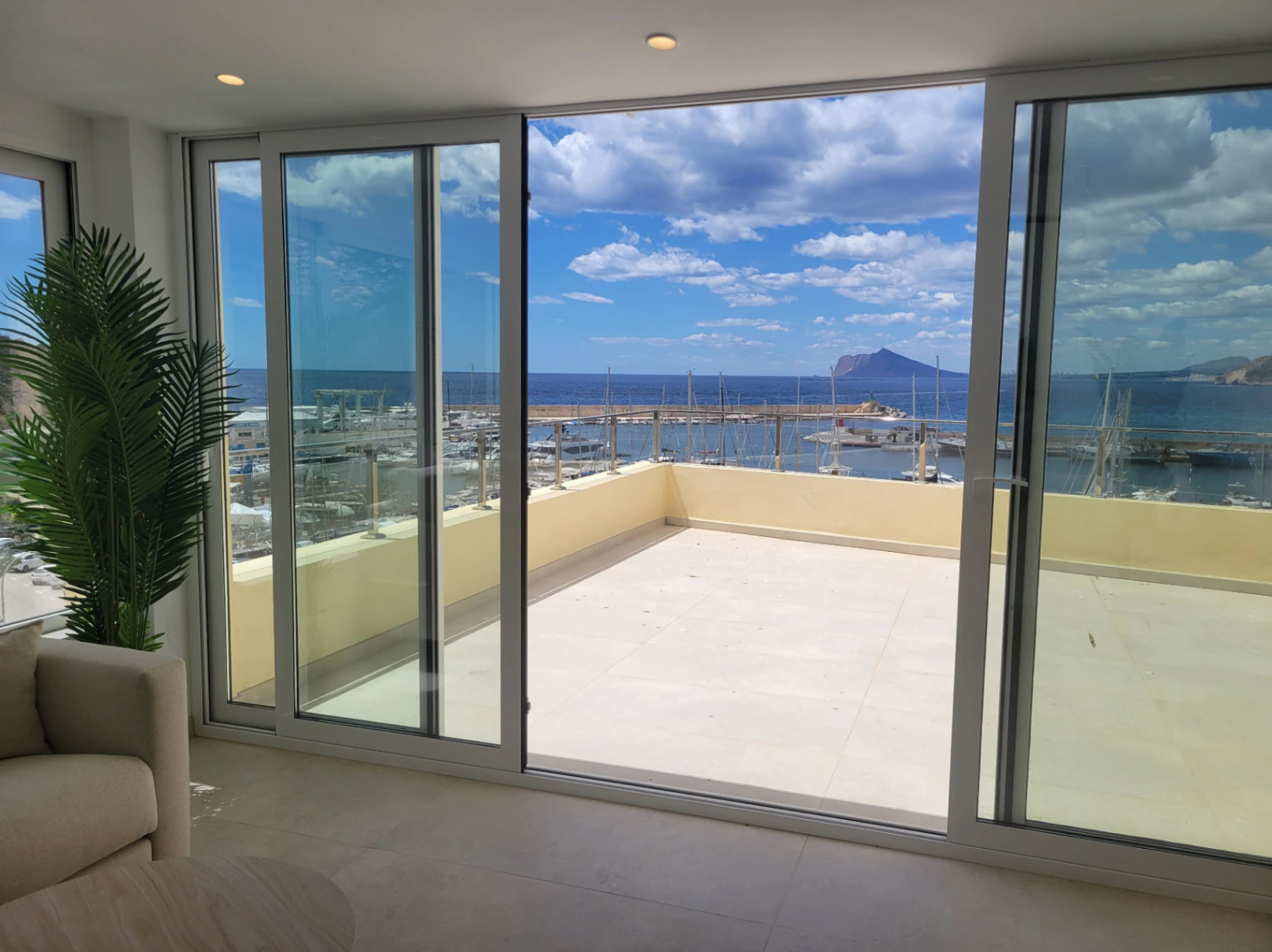 PRECIOSO ATICO EN PRIMERA LINEA EN CALPE