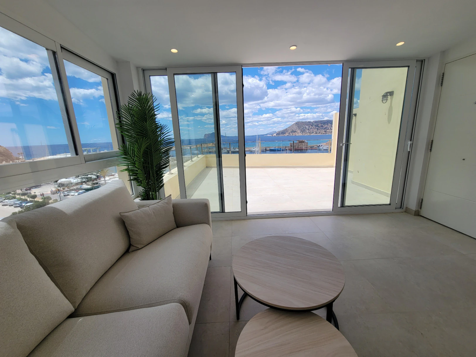PRECIOSO ATICO EN PRIMERA LINEA EN CALPE