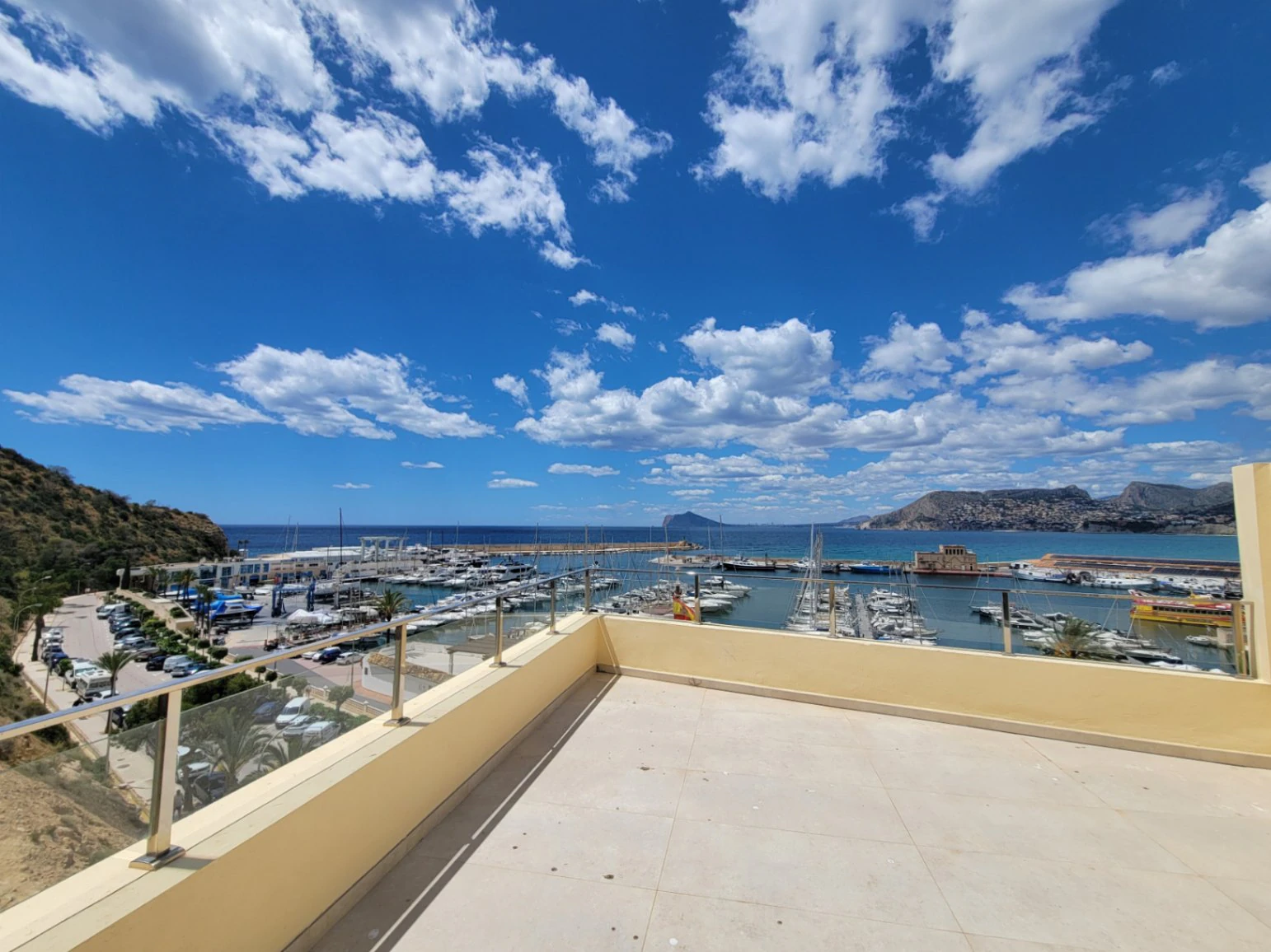 PRECIOSO ATICO EN PRIMERA LINEA EN CALPE