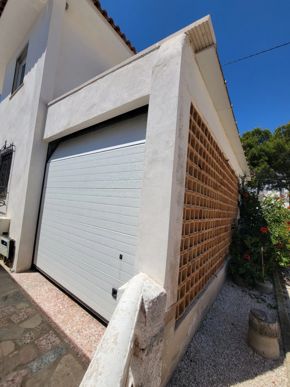 VILLA COMPUESTA POR 2 APARTAMENTOS SEPARADOS EN MUY BUENA UBICACION