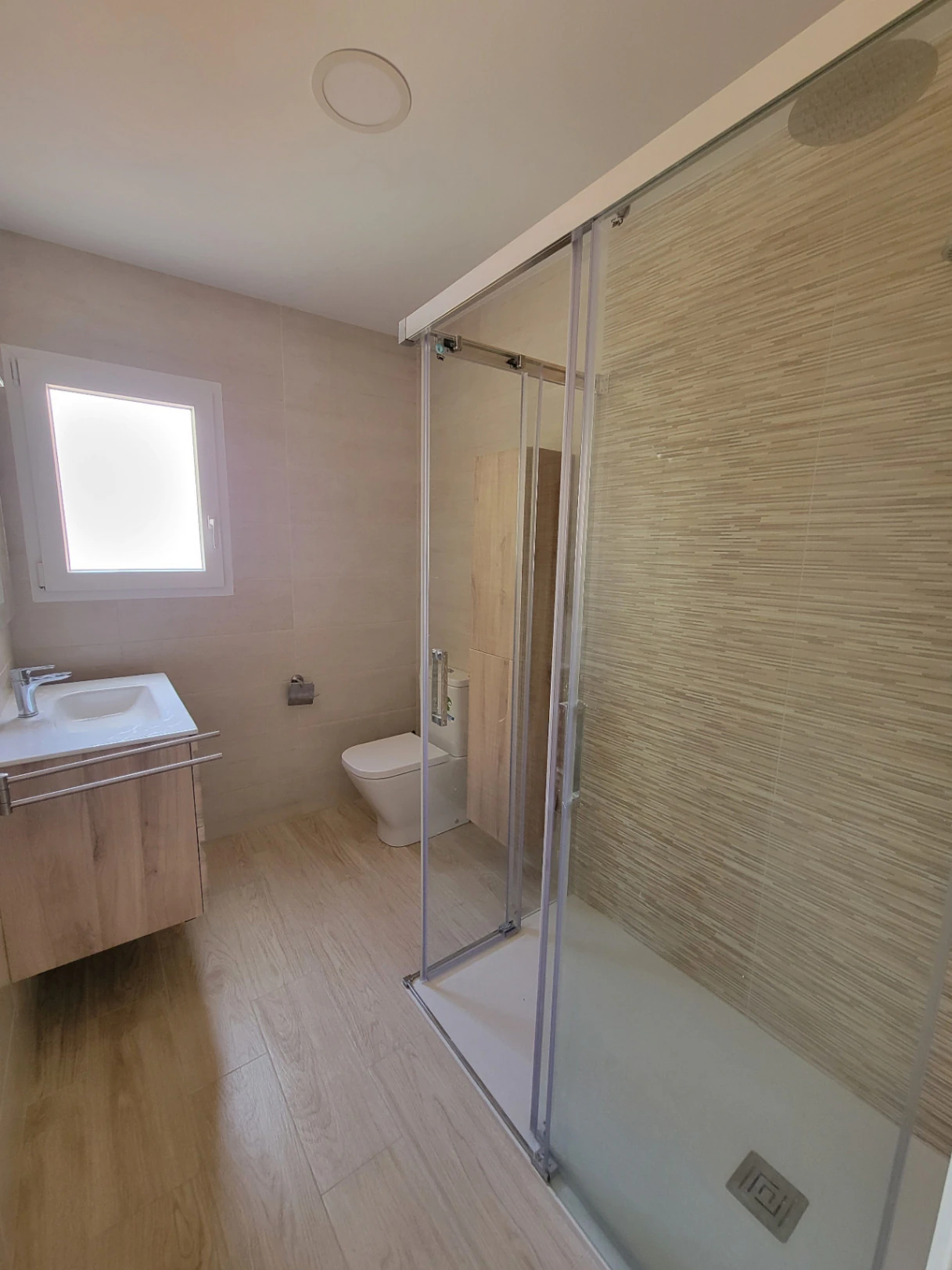 APARTAMENTO TOTALMENTE RENOVADO A 100 METROS DE LA PLAYA