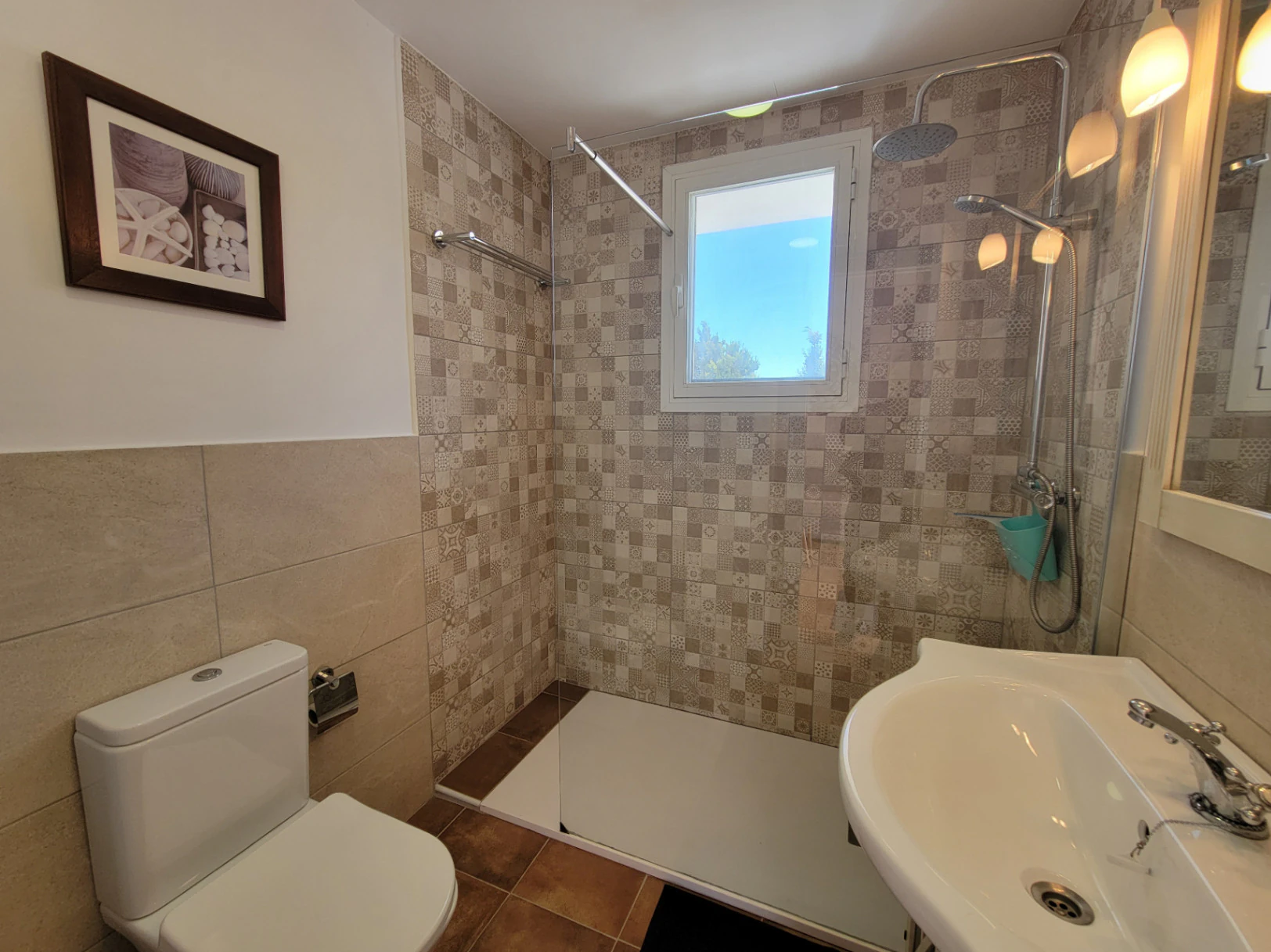 VILLA COMPUESTA POR 2 APARTAMENTOS SEPARADOS EN MUY BUENA UBICACION