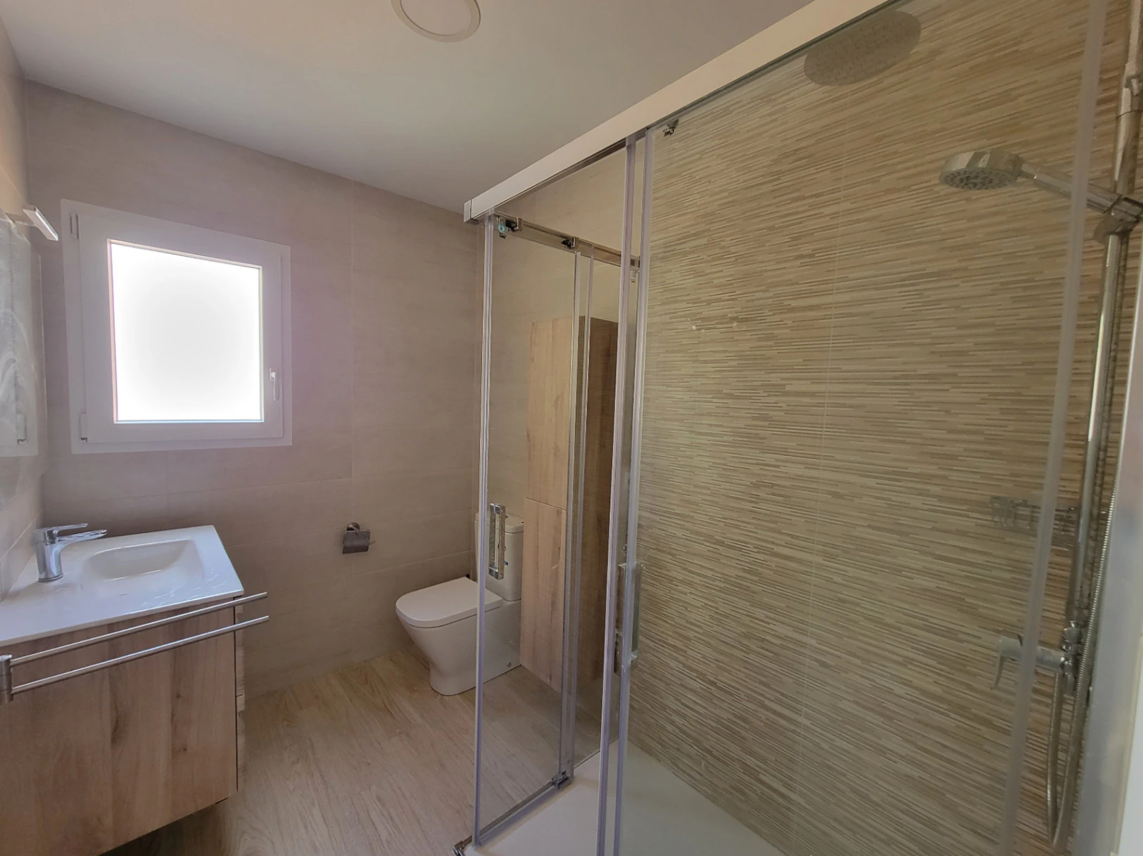 APARTAMENTO TOTALMENTE RENOVADO A 100 METROS DE LA PLAYA