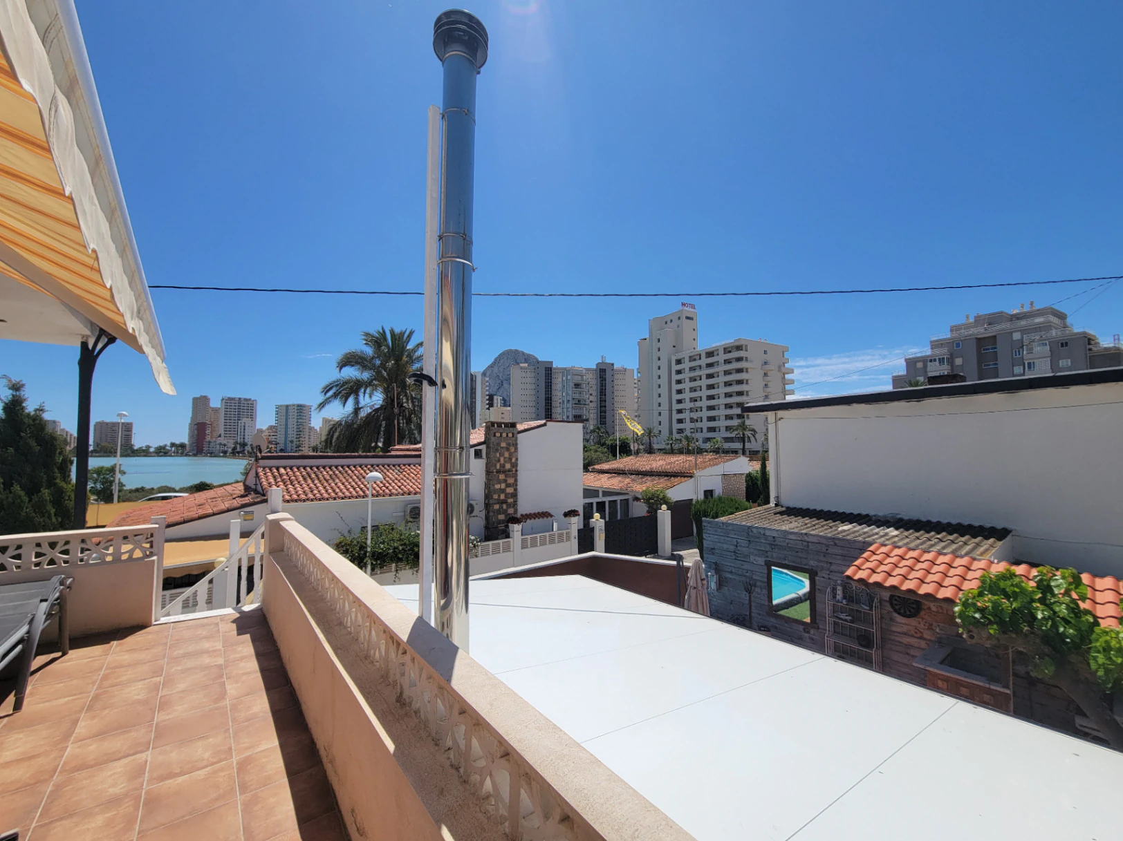 VILLA COMPUESTA POR 2 APARTAMENTOS SEPARADOS EN MUY BUENA UBICACION
