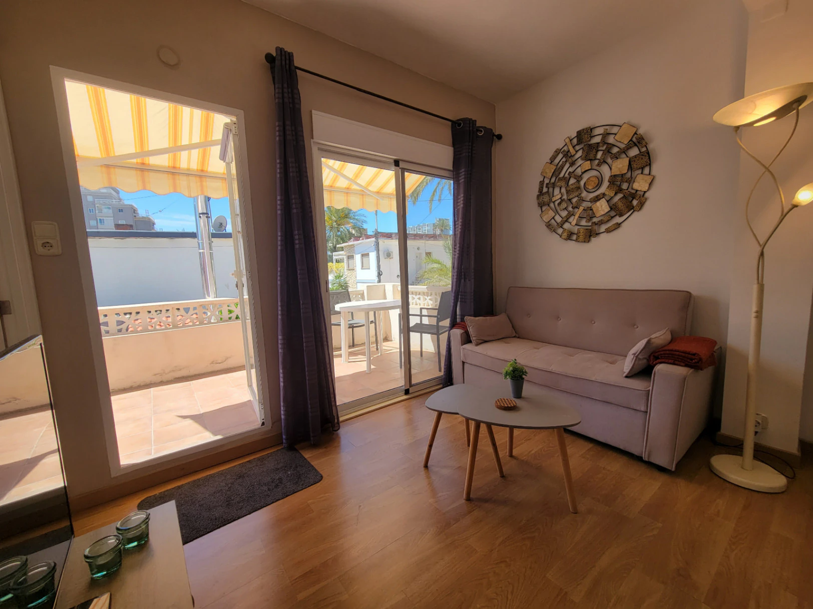 VILLA COMPUESTA POR 2 APARTAMENTOS SEPARADOS EN MUY BUENA UBICACION