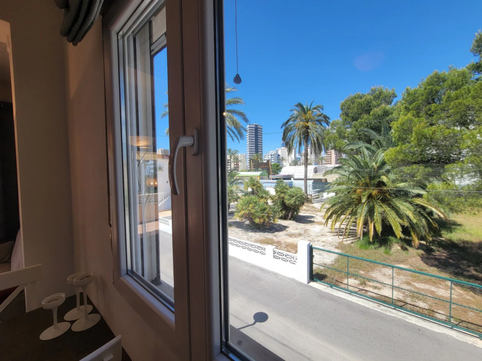 VILLA COMPUESTA POR 2 APARTAMENTOS SEPARADOS EN MUY BUENA UBICACION