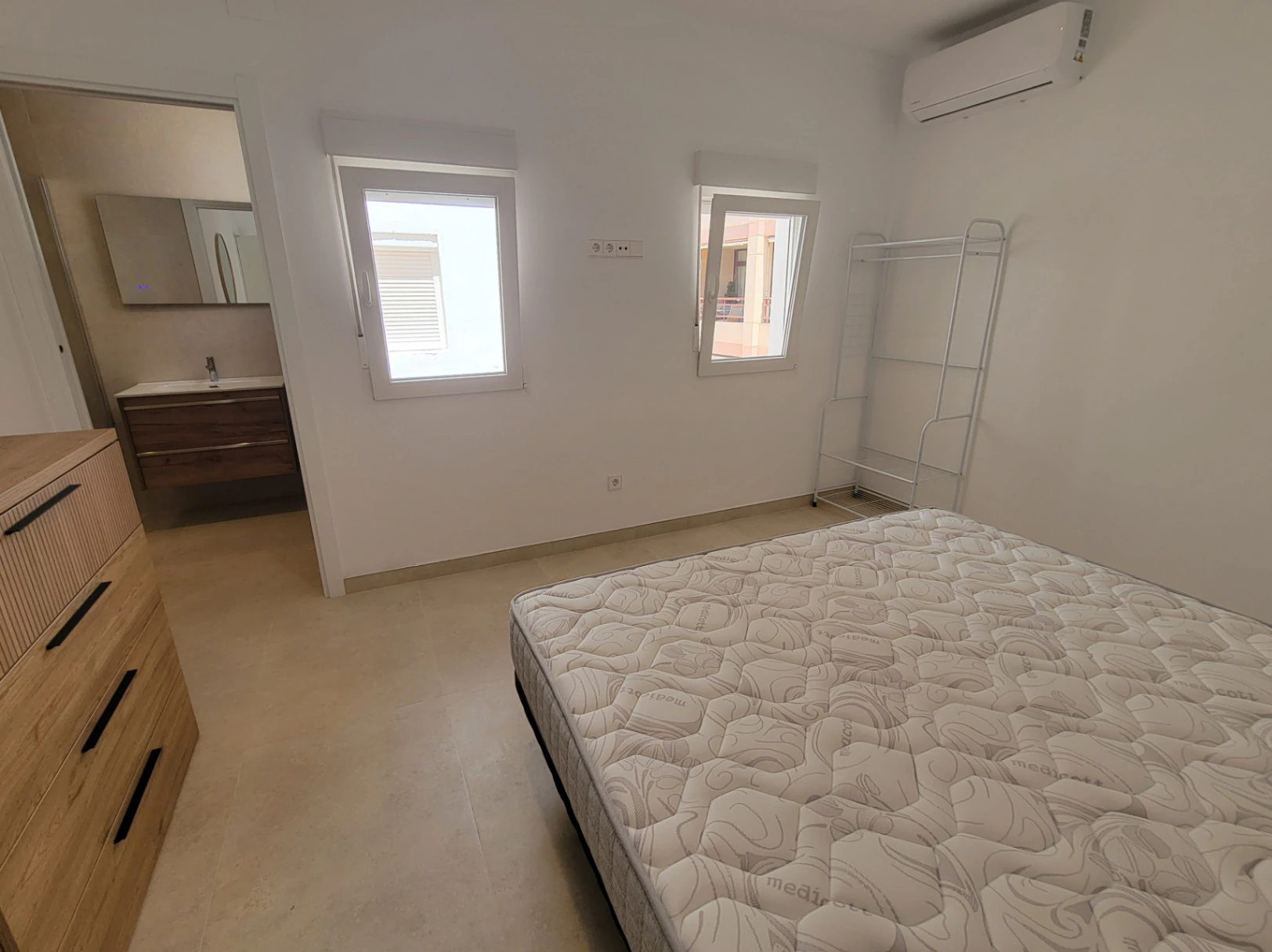 ПРЕКРАСНАЯ МАНСАРДА НА ПЕРВОМ ЛИНИИ В КАЛЬПЕ