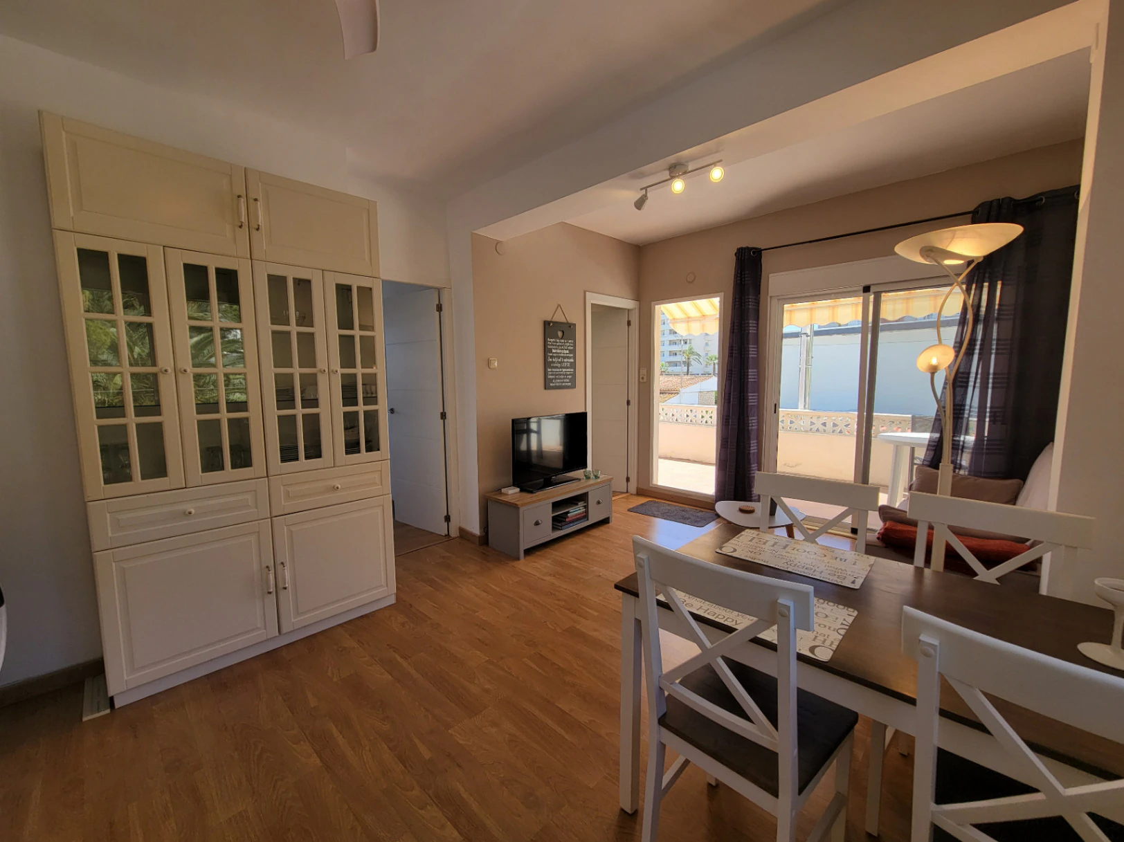 VILLA COMPUESTA POR 2 APARTAMENTOS SEPARADOS EN MUY BUENA UBICACION