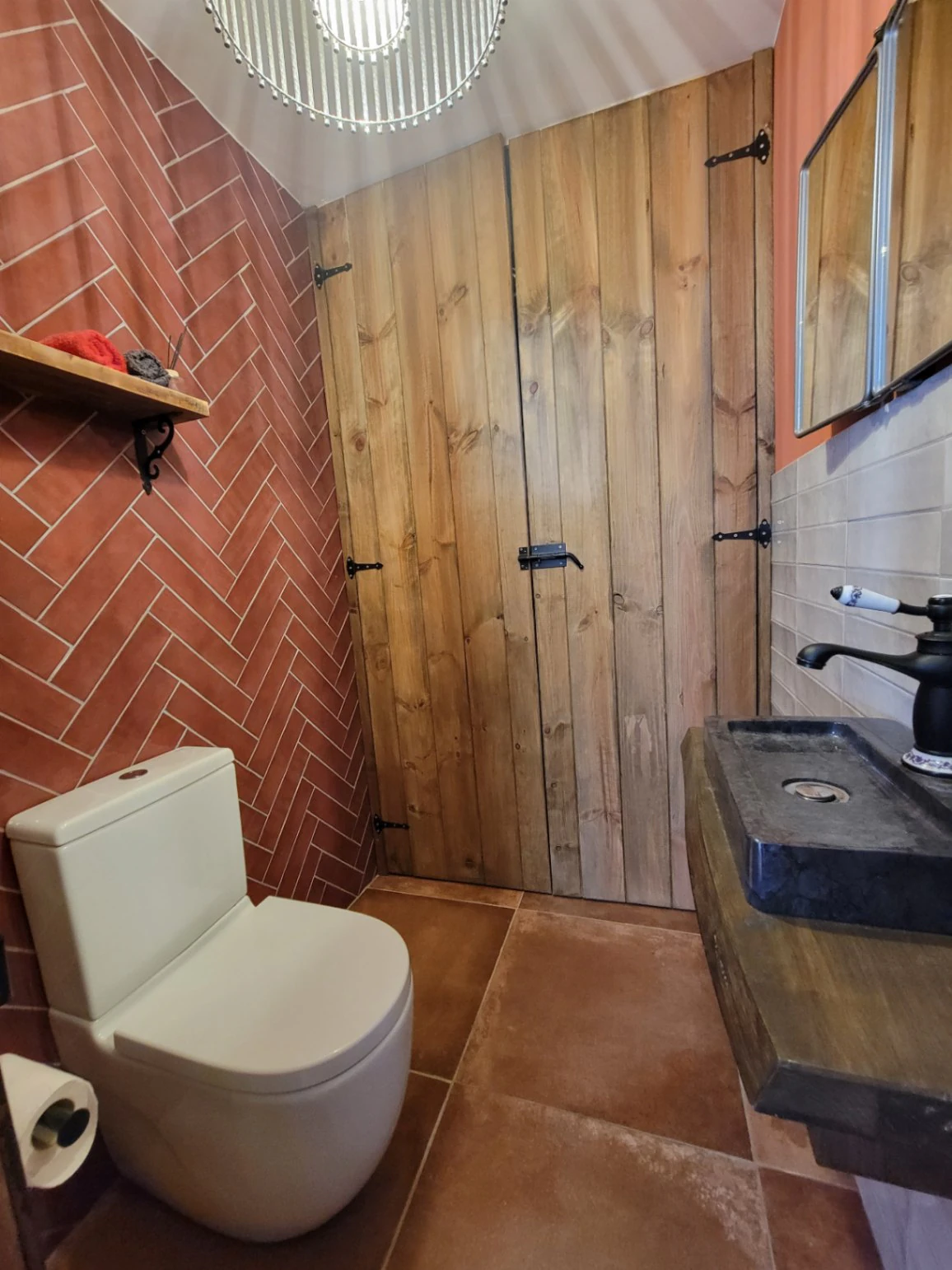 VILLA COMPUESTA POR 2 APARTAMENTOS SEPARADOS EN MUY BUENA UBICACION