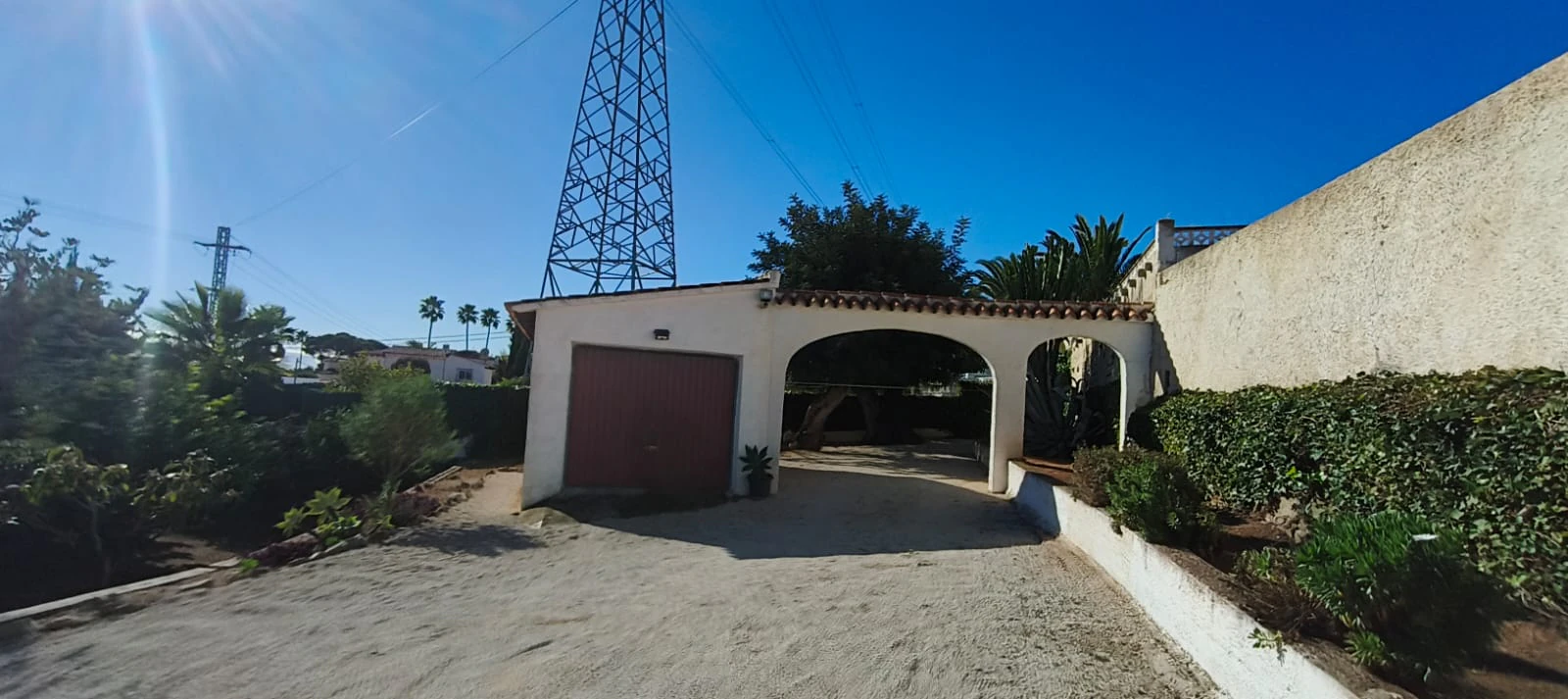 Chalet with sea views in a quiet area