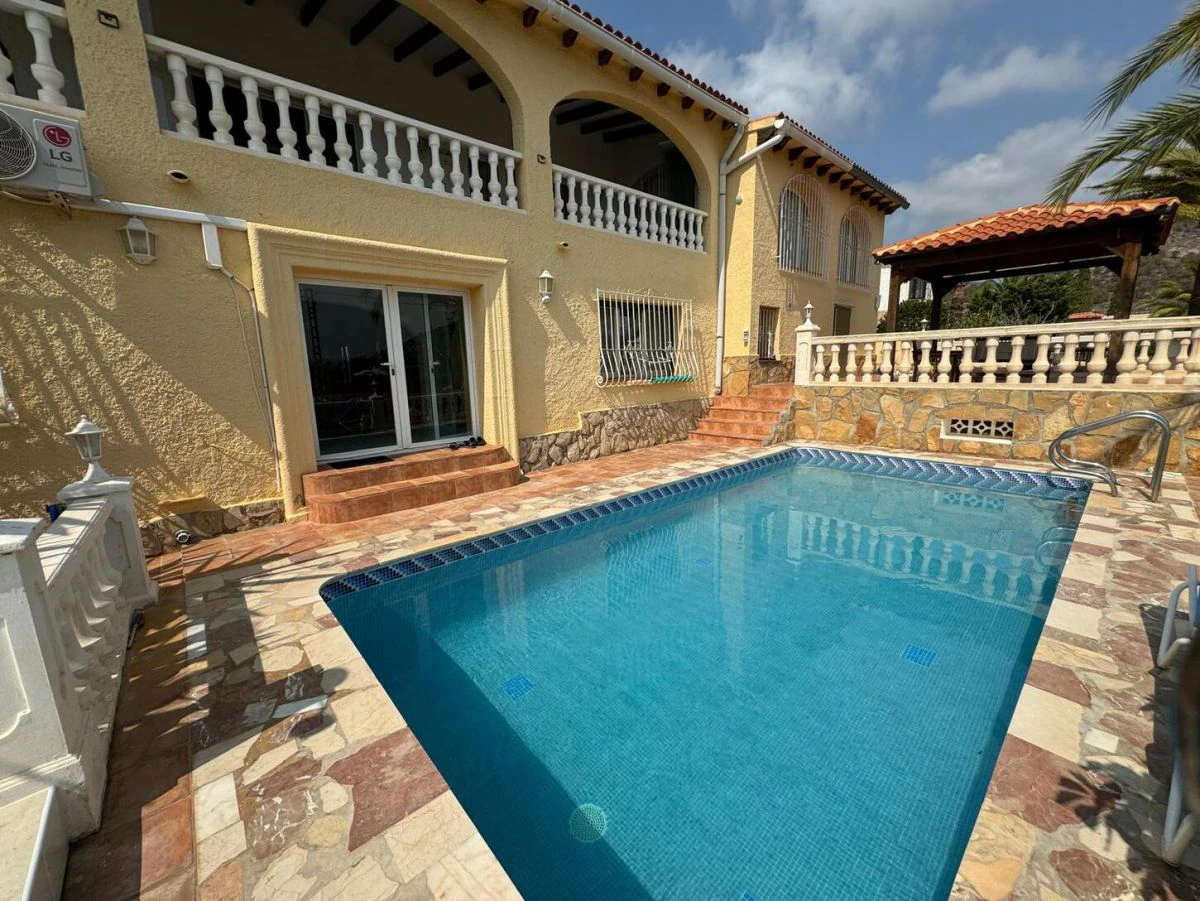 Villa en venta en Maryvilla, Calpe, Alicante