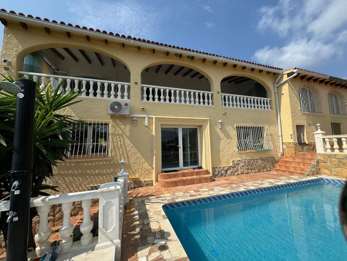 Villa en venta en Maryvilla, Calpe, Alicante