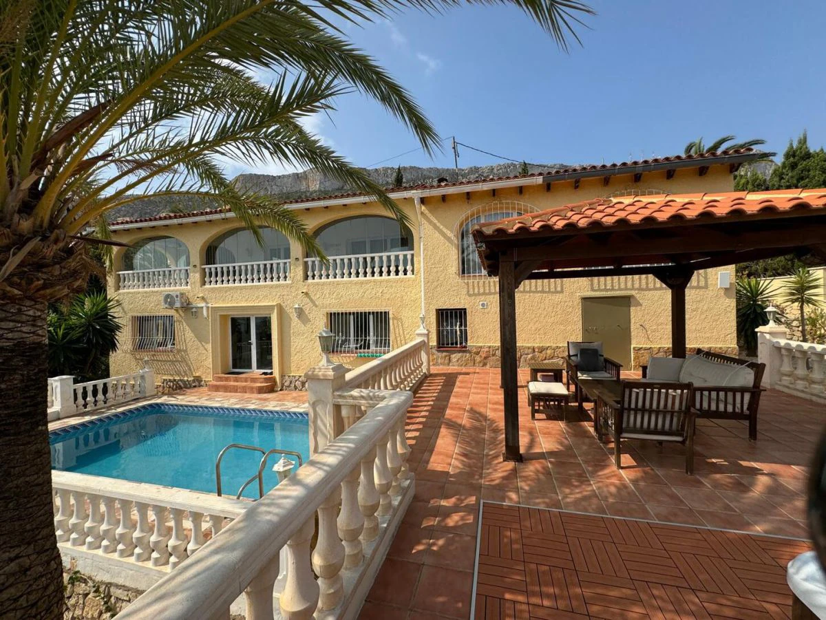 Villa en venta en Maryvilla, Calpe, Alicante