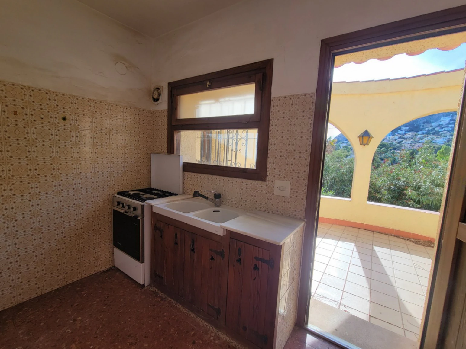 VILLA CON 1.593 METROS DE PARCELA Y MUY BUENA UBICACION PARA REFORMAR