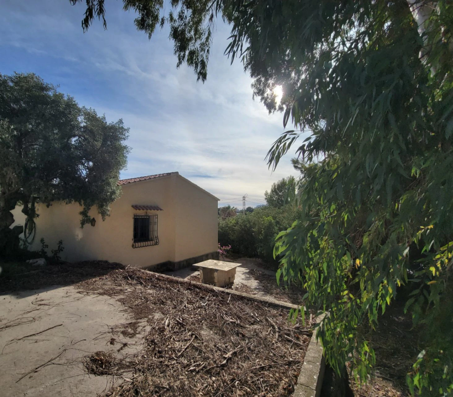 VILLA CON 1.593 METROS DE PARCELA Y MUY BUENA UBICACION PARA REFORMAR