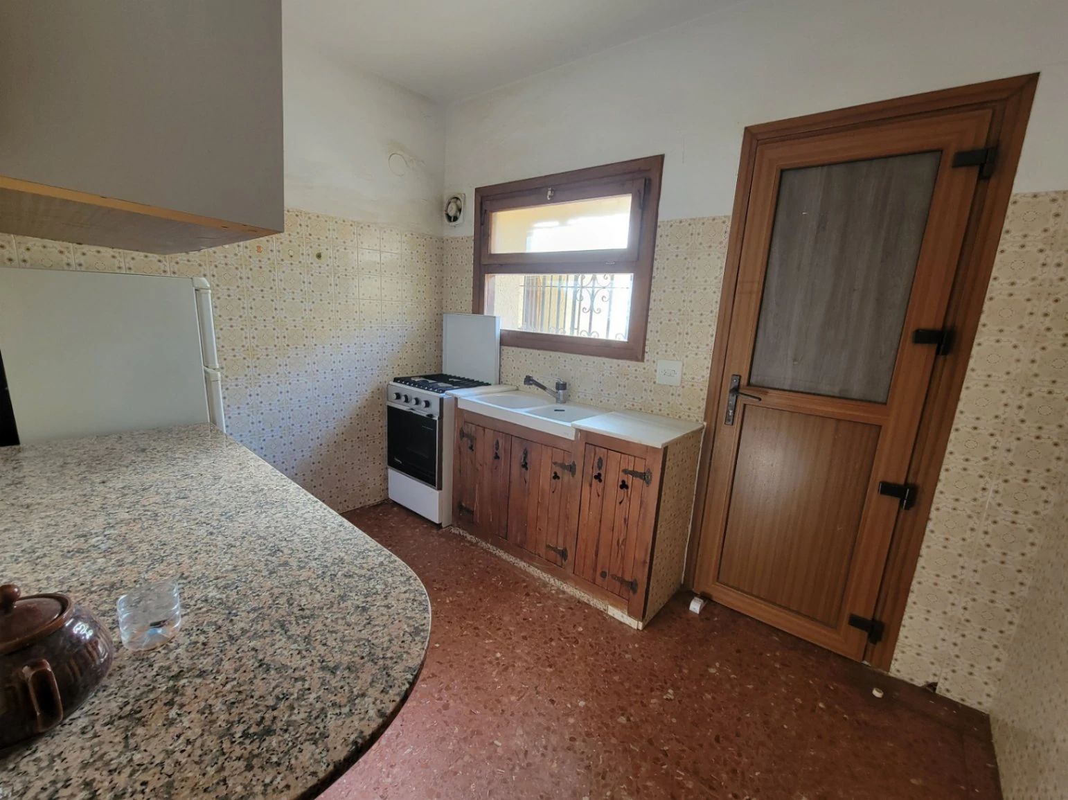 VILLA CON 1.593 METROS DE PARCELA Y MUY BUENA UBICACION PARA REFORMAR