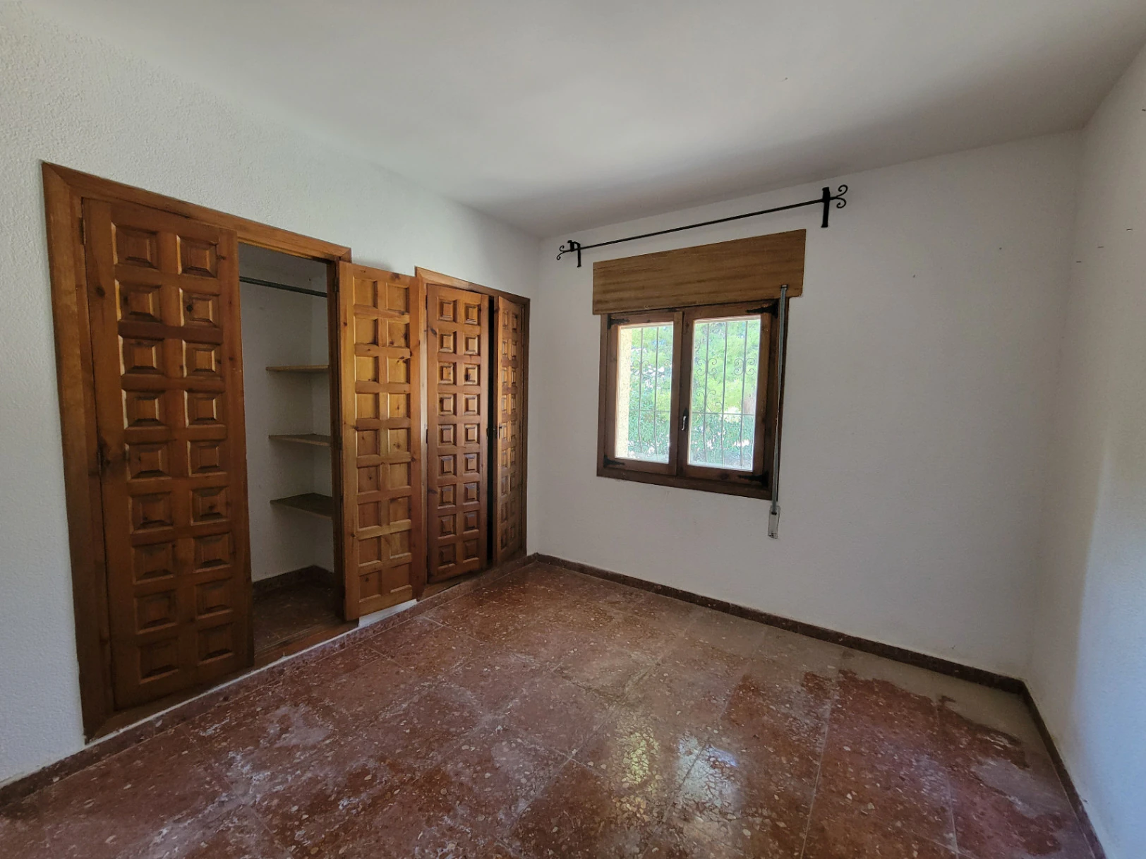 VILLA CON 1.593 METROS DE PARCELA Y MUY BUENA UBICACION PARA REFORMAR