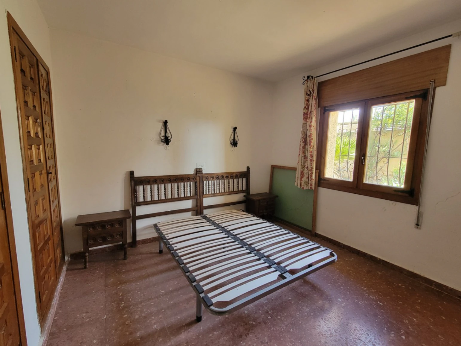 VILLA CON 1.593 METROS DE PARCELA Y MUY BUENA UBICACION PARA REFORMAR