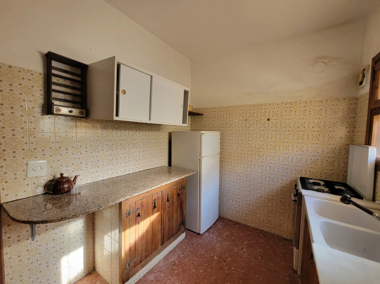 VILLA CON 1.593 METROS DE PARCELA Y MUY BUENA UBICACION PARA REFORMAR