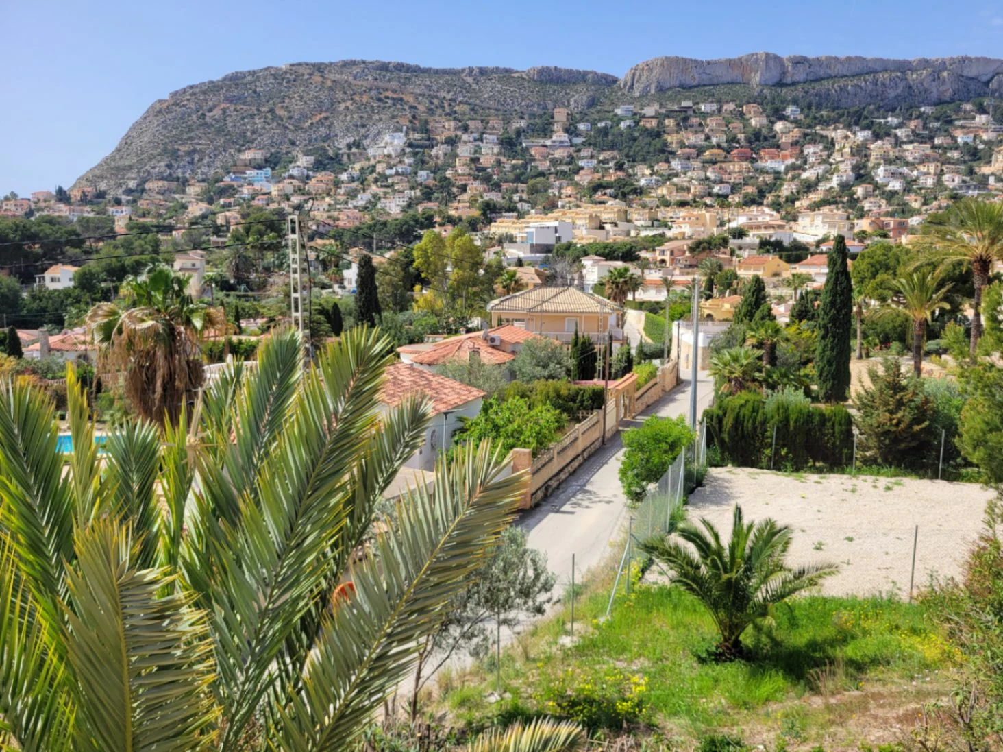 VILLA CON 1.593 METROS DE PARCELA Y MUY BUENA UBICACION PARA REFORMAR